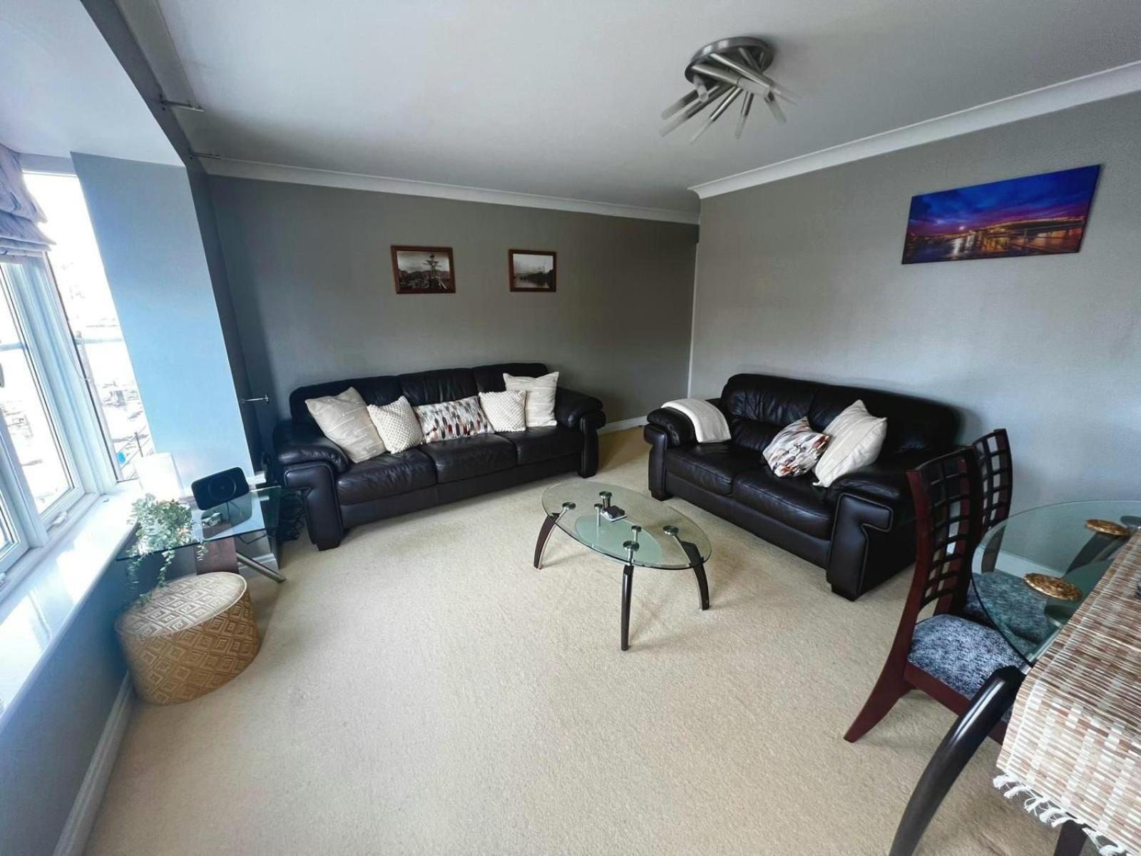 Majestic, Modern & Spacious Harbour-view With Parking Holiday home Whitby