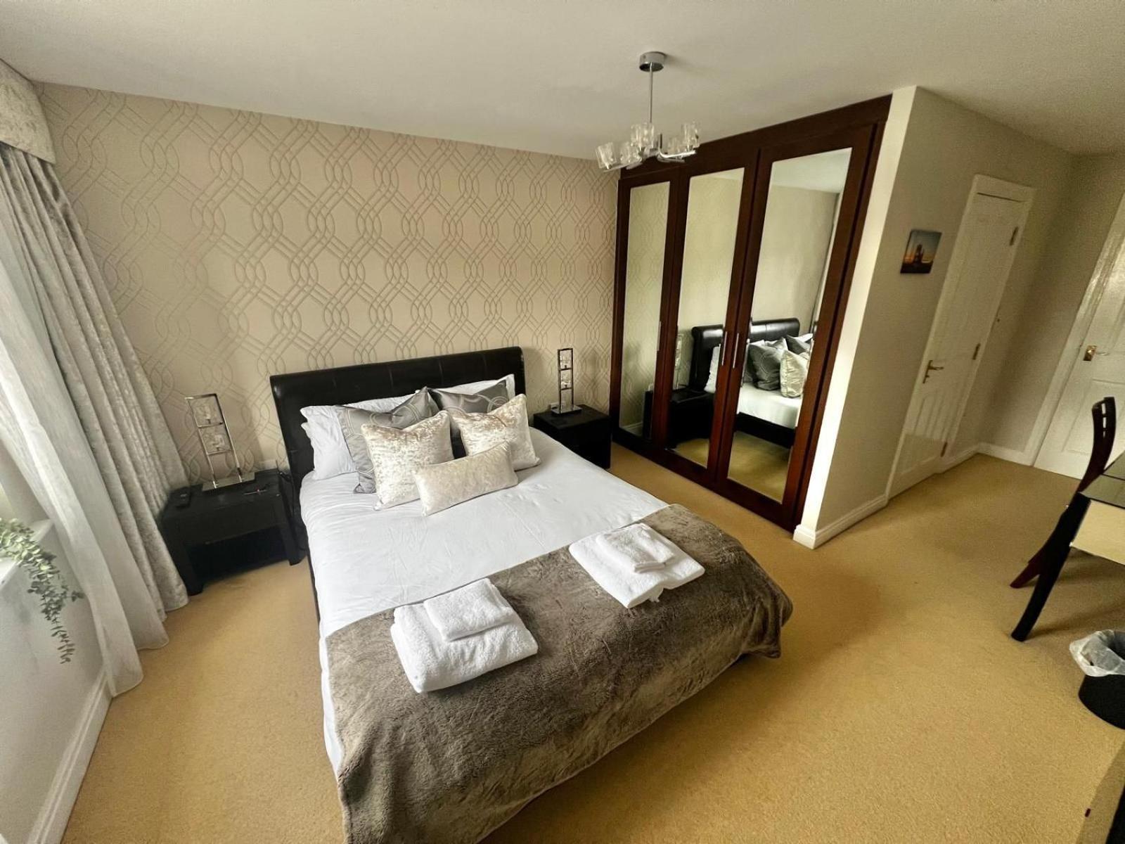 Majestic, Modern & Spacious Harbour-view With Parking *
