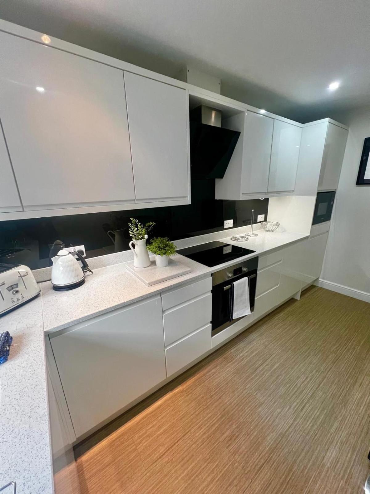 Majestic, Modern & Spacious Harbour-view With Parking Holiday home Whitby